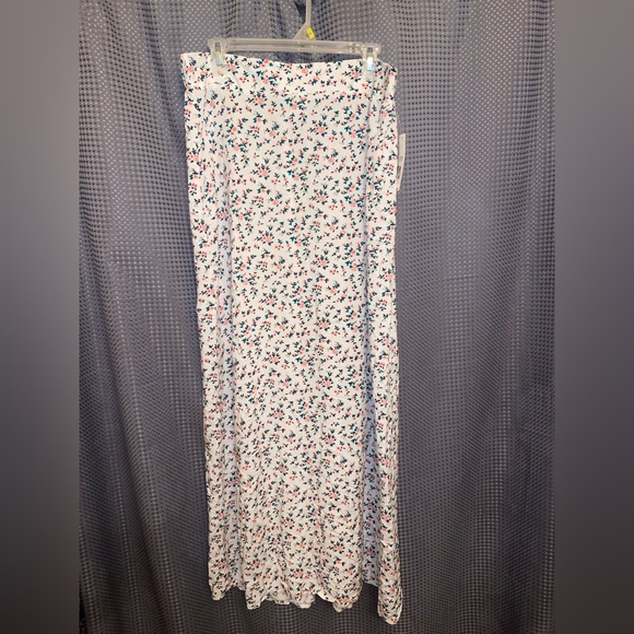 Time and Tru Dresses & Skirts - ✨Long Floral Time&Tru Skirt ✨(SOLD)